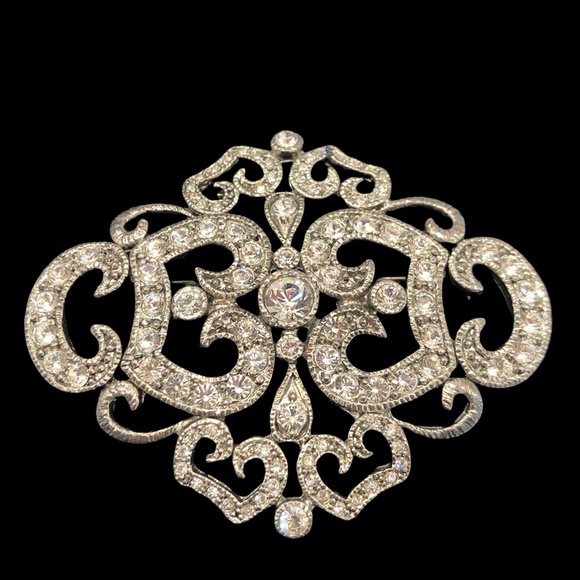 VINTAGE CAMROSE + KROSS JACQUELINE B KENNEDY CRYSTAL FILIGREE BROOCH - Picture 3 of 14